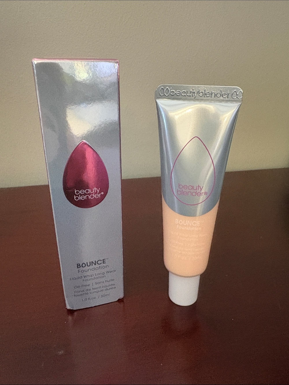 beautyblender Bounce Foundation Liquid Lip Long-Wear Foundation 1.20C Light Fair